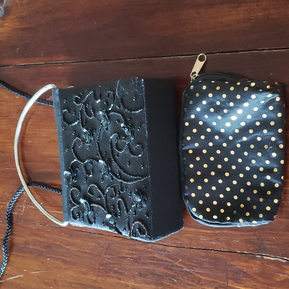 Like new.beautiful detailed bag. Wear long or short. Free coin/card bag